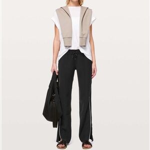 Lululemon On the Right Track Pants 31” size 6 Black/Ivory for Travel & Leisure